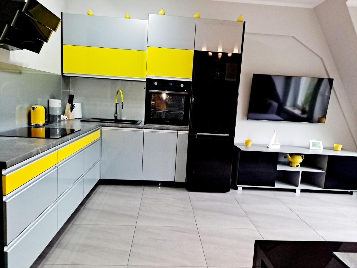 Apartment Port Yellow